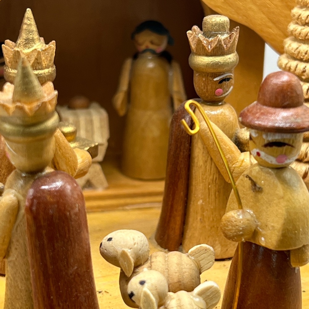 Erzgebirge Expertic Wooden Nativity Music Box - Picture 5 of 8